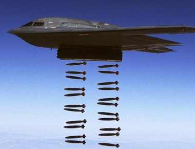 Σπάνιο βίντεο της USAF: «Carpet Bombing» με B-52 Stratofortress, B-1 Lancer, B-2 Spirit, F-22 Raptor